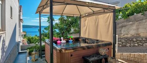 Baignoire à remous extérieure