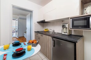 Private kitchen - Apartment für 2 Personen mit Balkon in ruhiger Lage in Dramalj (Dramalj)