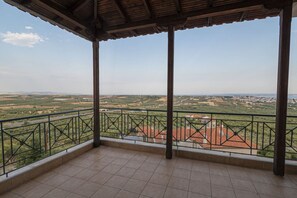 Property grounds - Giota Hill House by RentalsPro-Nea Moudania (Nea Moudania)