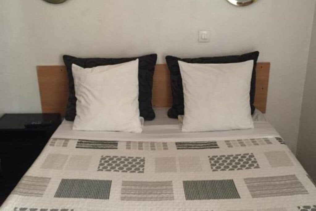 Blackout curtains, soundproofing, free WiFi