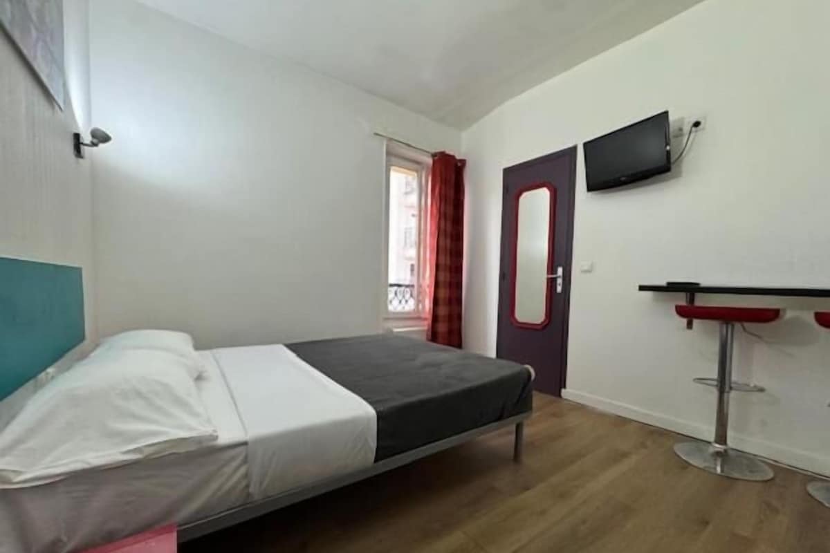 Habitación doble estándar | Cortinas blackout, insonorización y wifi gratis