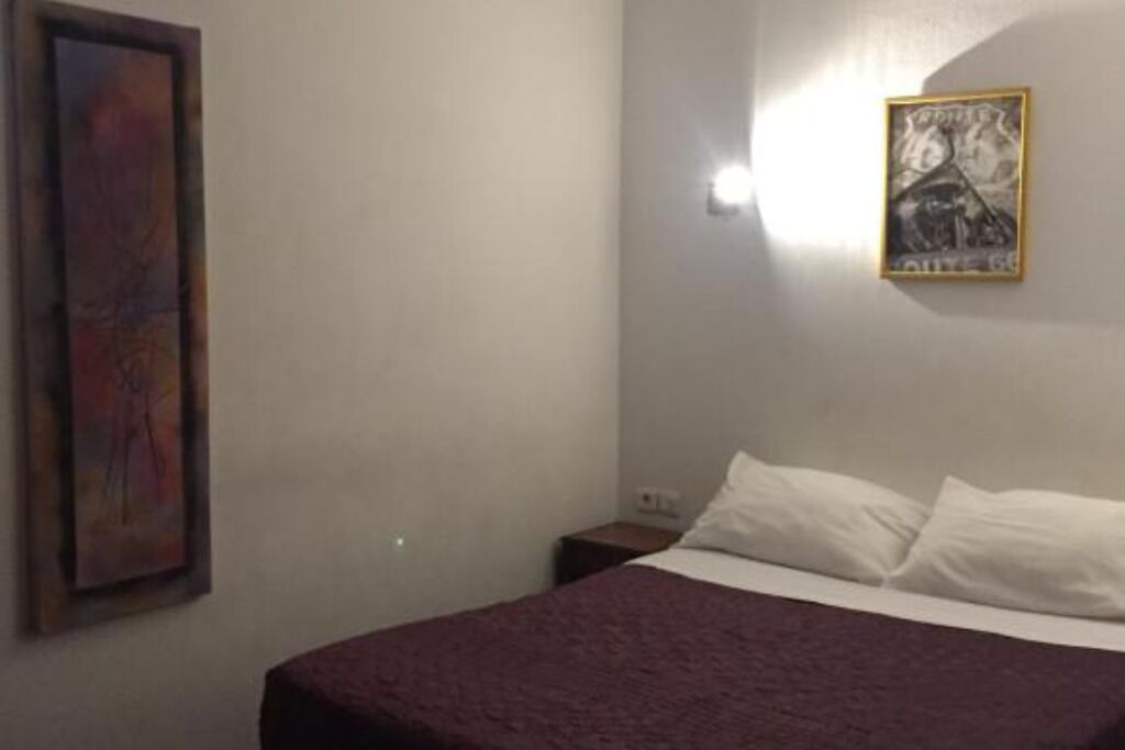 Blackout drapes, soundproofing, WiFi (free)