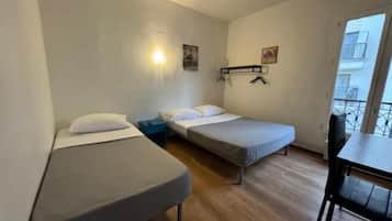 Quarto casal standard | Cortinas blackout, quartos à prova de som, Wi-Fi de cortesia