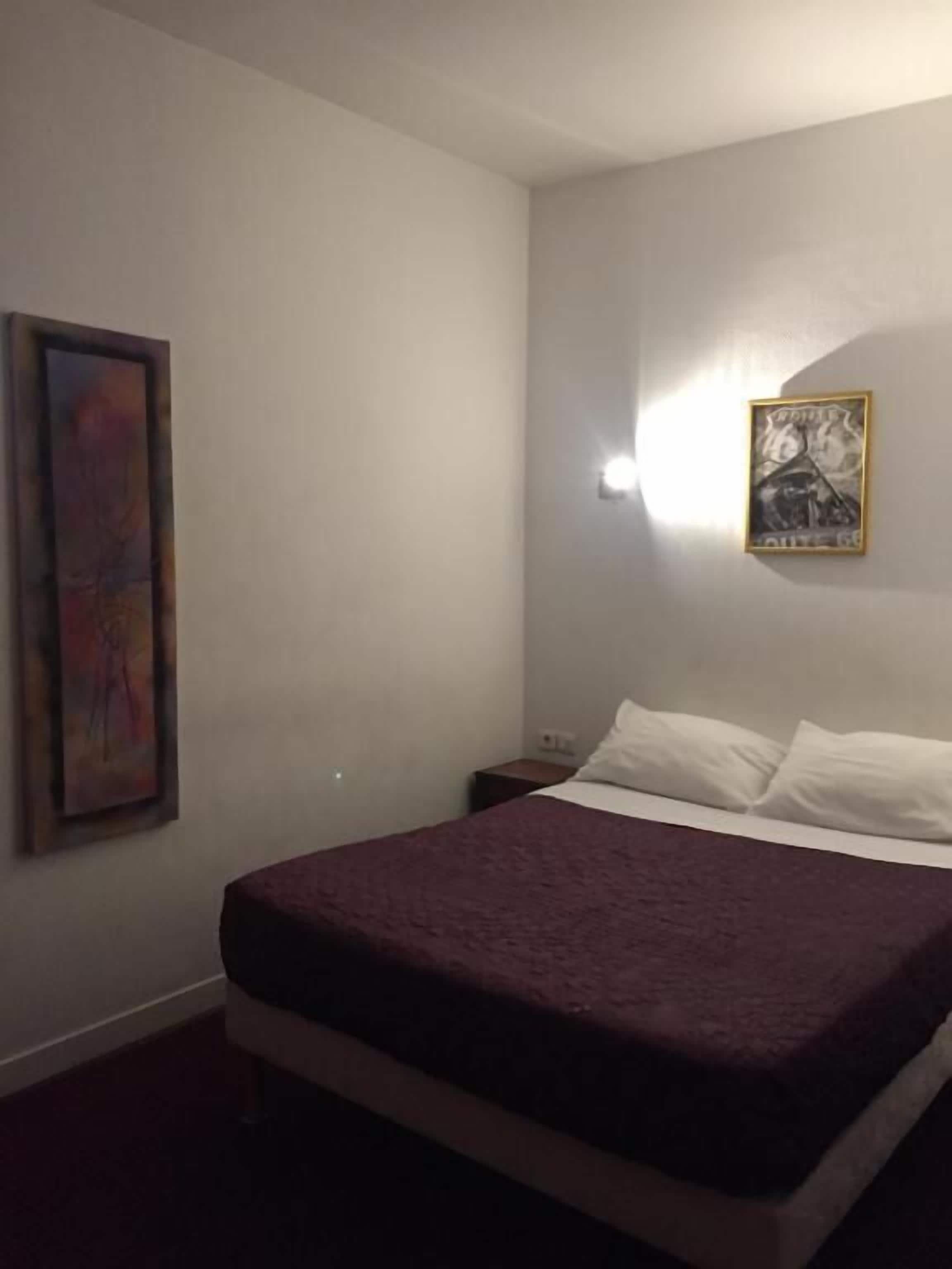 Habitación doble estándar | Cortinas blackout, insonorización y wifi gratis 
