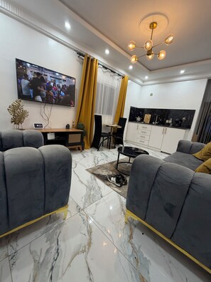 Living area - Studio confortable climatisé avec Wi-Fi et parking – Odza Happy (Yaoundé)