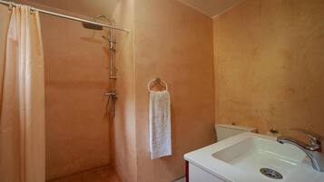 Kamar Keluarga, pemandangan gunung | Kamar mandi