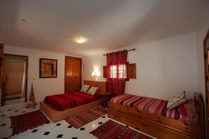 Family Room, Mountain View | Free WiFi