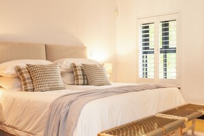 Room - Luxury 7-Bedroom Manor on Stellenbosch Wine Estate, Mountain & Vineyard Views (Cape Town)