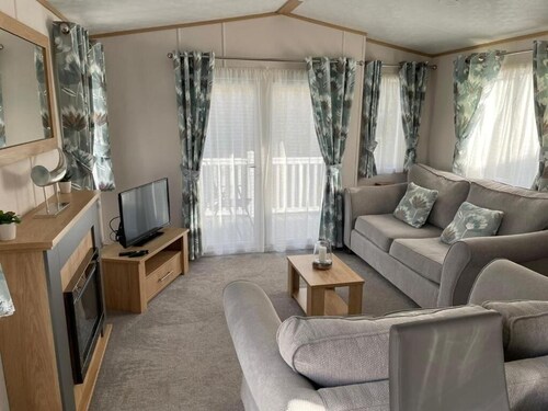 Yorkshire Lodge with Hot tub