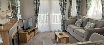 Yorkshire Lodge with Hot tub