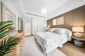 A bedroom with a bed, bedside tables, a mirror, and a large window. - Free Housekeeping Visits During Your Stay - Stayshort - Modern 1BR Retreat in MJL Sleeps 4 (Dubai)