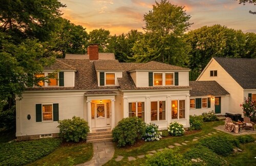 NEW! Greek Revival Retreat - Walk to Harbor, Viking Kitchen, Fireplace, Sunroom