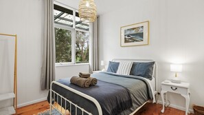 Room - The Bach at Ventnor home (Ventnor)