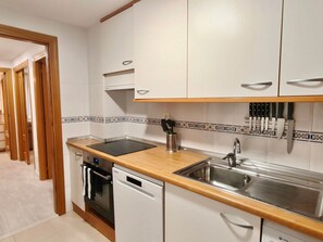 Fridge, microwave, oven, stovetop - La Esquina del Boterón by Alogest (Zaragoza)