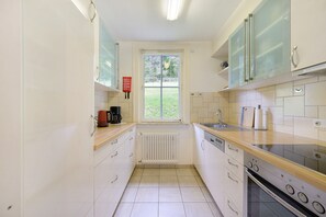 Refrigerador, horno, parrilla de estufa y lavavajillas 