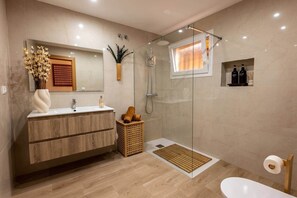 Shower, hair dryer, towels - Comeback Villa Itaca (Motril)
