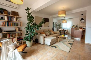 TV, fireplace - Comeback Villa Itaca (Motril)