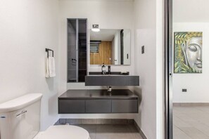 Bathroom - 3 BR + 2 BR Fast WIFI Full Kitchen Backup Light (Mayagüez)