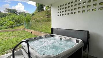 Bain à remous extérieur