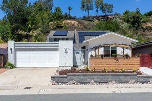 Exterior - Modern Studio for 2 Near La Jolla, UCSD & More! (San Diego)