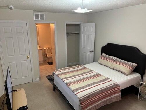Room-ensuite Room in 3 Bedroom Townhouse