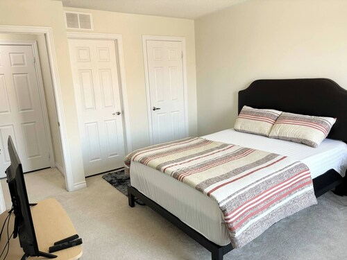 Room-ensuite Room in 3 Bedroom Townhouse