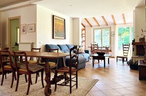 Living area - Casale del Sole in the hills of Trevignano: pool and nature 5 min. from the Lake! (Monterosi)