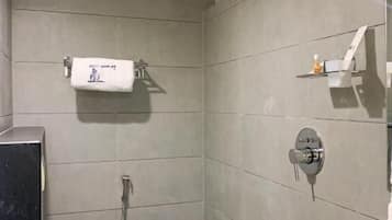Ducha, artículos de tocador gratuitos, toallas, jabón