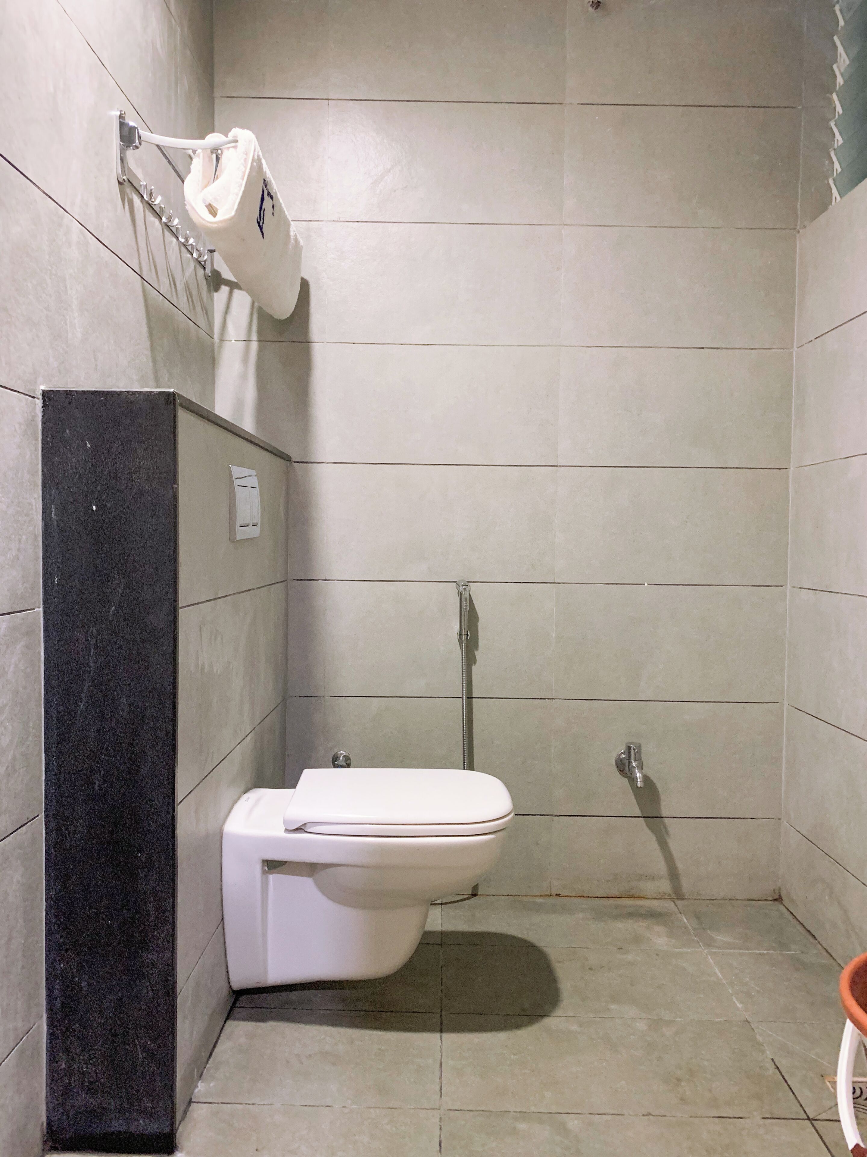 Deluxe Double Room | Bathroom | Shower, free toiletries, towels, soap