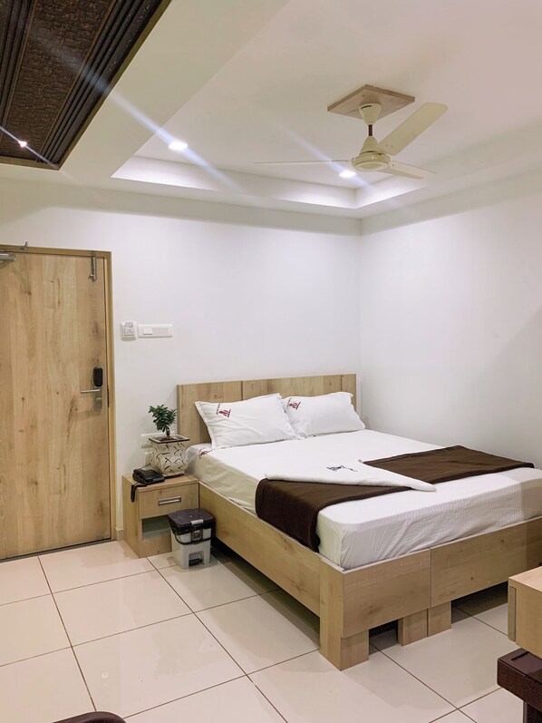Deluxe Double Room - New Thai Residency (Dharapuram)