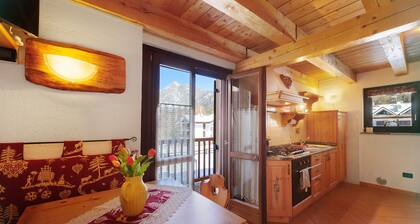 La Maison De Marguerite Apartment with Mountain View, Garden and Balcony