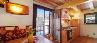 La Maison De Marguerite Apartment with Mountain View, Garden and Balcony