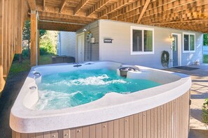 Terrace/patio - NEW! Hot Tub, Pool Table, BBQ Grill (Reel) (Ocean Park)