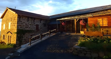 Guest Room 'Le Ranch' with Mountain View, Shared Garden and Wi-Fi