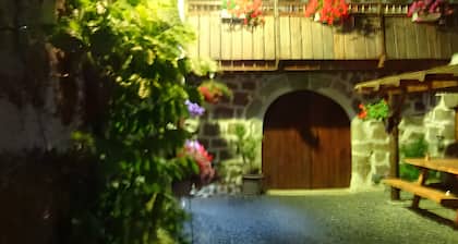 Chambre dâhĂŽtes « Chambre Ăglantine » avec vue montagne, jardin partagĂ© et Wi-Fi