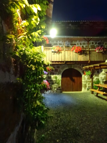 Chambre d’hôtes « Chambre Églantine » avec vue montagne, jardin partagé et Wi-Fi