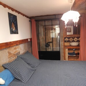 1 bedroom, WiFi, bed sheets - Bed and Breakfast 'Chambre Narcisse' with Mountain View, Shared Garden and Wi-Fi (Lafarre)