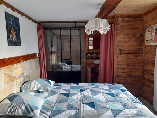 Chambre d’hôtes « Chambre Narcisse » avec vue montagne, jardin partagé et Wi-Fi