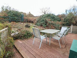 Outdoor dining - Herons Cove Cottage (Ballydehob)