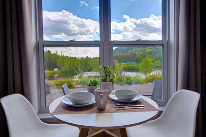 Lakeside Getaway #4 | Spa • Sauna • Firepit