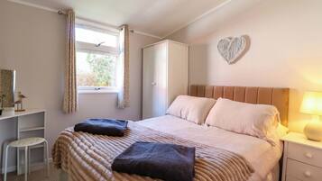 2 bedrooms, individually decorated, individually furnished, free WiFi