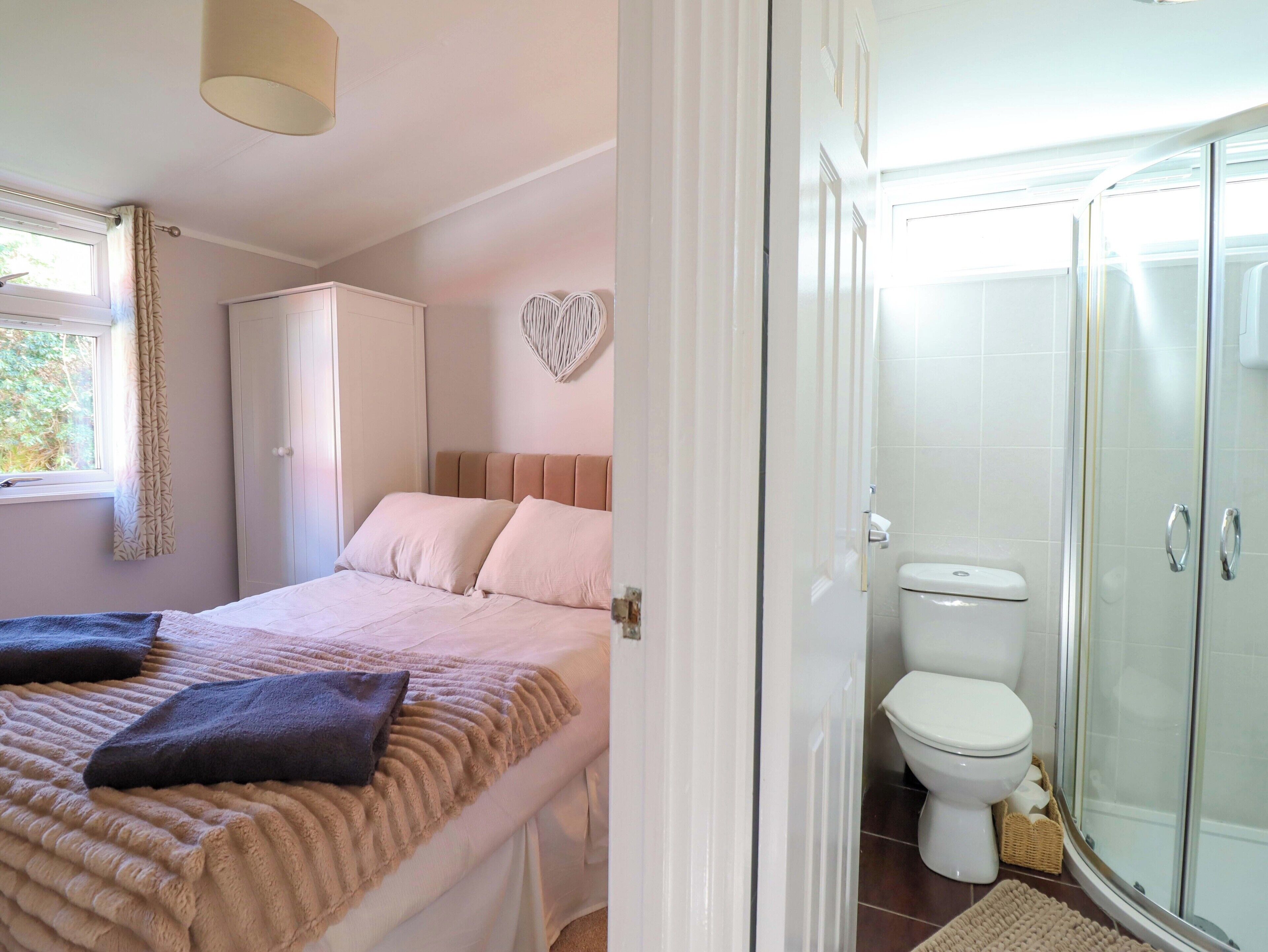 2 bedrooms, individually decorated, individually furnished, free WiFi