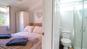 2 bedrooms, individually decorated, individually furnished, free WiFi