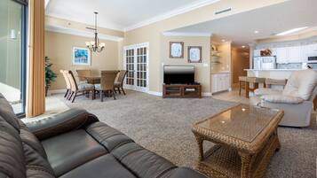 Condo, 3 Bedrooms | Living area