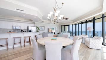 Apartamento, 4 habitaciones | Restauración
