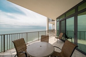 Outdoor dining - The Oasis 2710 Formerly Phoenix West Ii 2710 3 Bedroom Condo (Orange Beach)