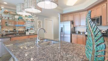 Condo, 3 Bedrooms | Private kitchen | Coffee/tea maker, fridge, oven