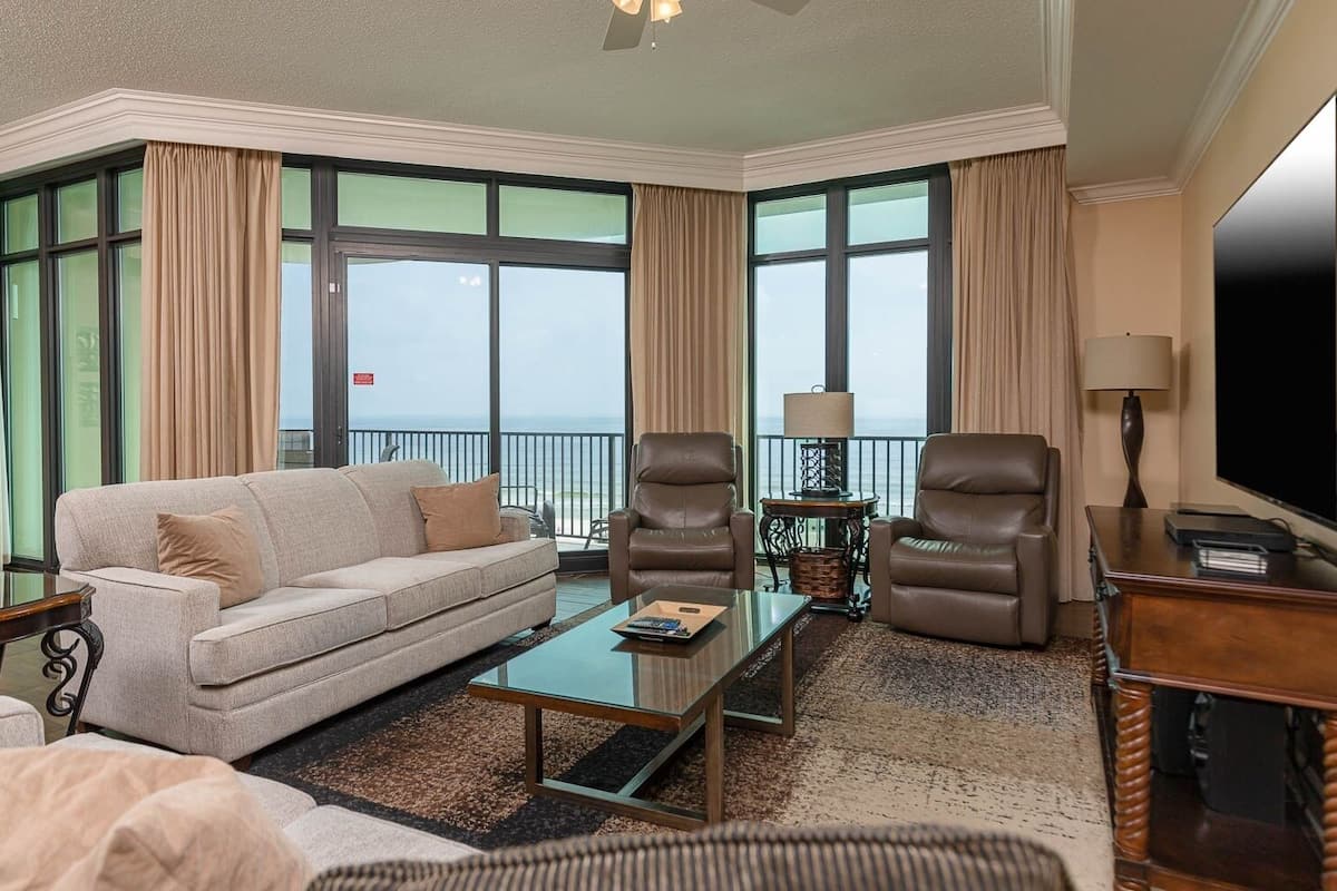 Condo, 3 Bedrooms | Living area