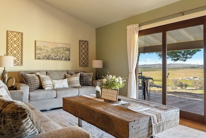 Bella Vista Farmhouse - Wine Country Views - Fire Pit - Starry Nights