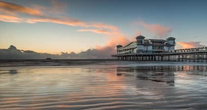 K-Suites - Modern Seaside Apartment in Weston-super-Mare – Steps away from Beach & Attractions